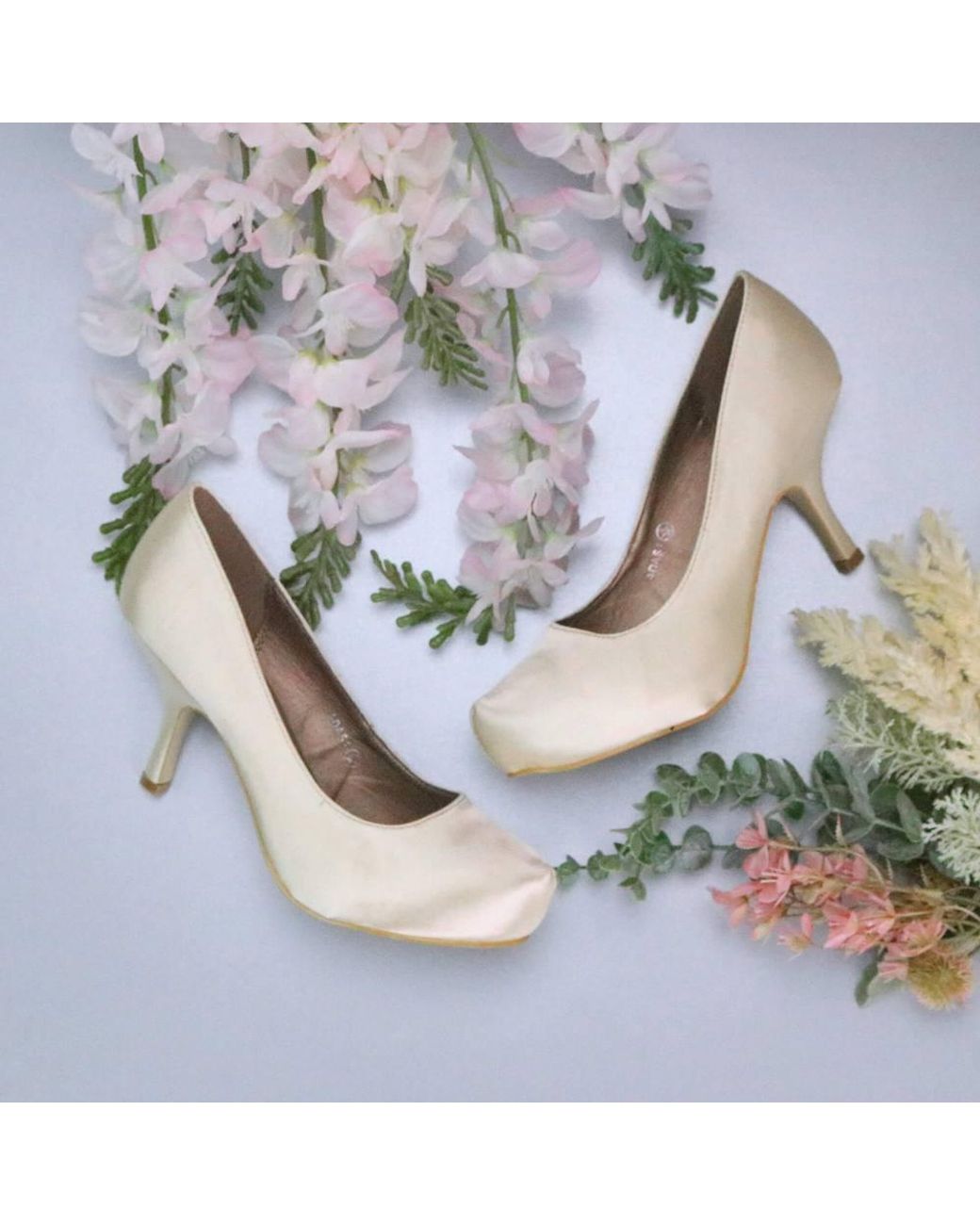 AJVANI White Mid High Heel Satin Court Shoes