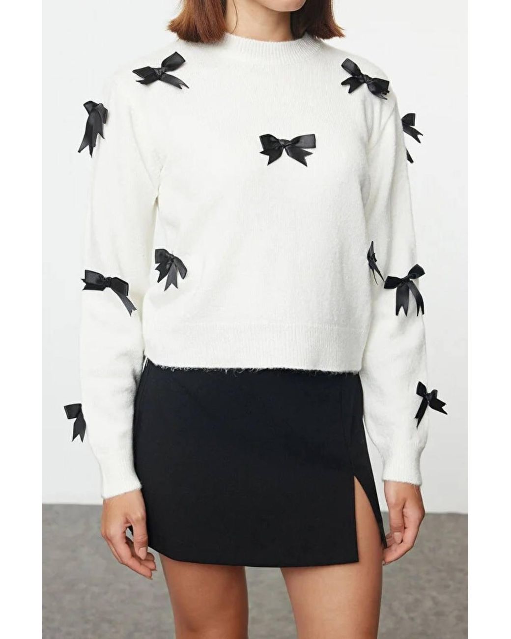 WOVCOR White Bow Detail Soft Textured Knit Sweater