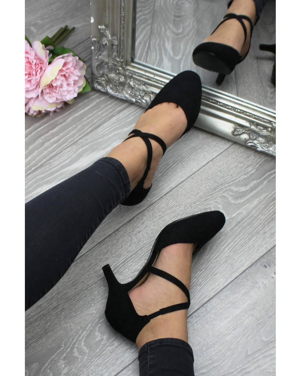 AJVANI Black Mid Heel Crossed Straps Court Shoes