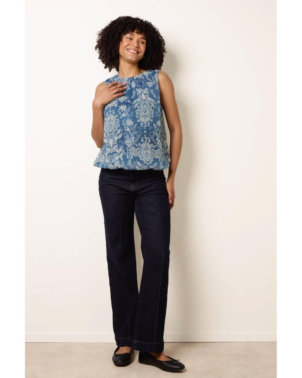 Blue Vanilla Blue Sleeveless Round Neck Blouse