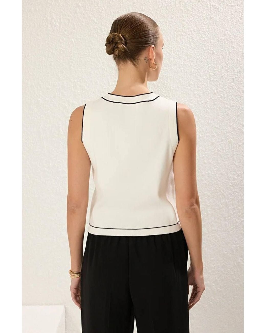 WOVCOR White Contrast Trim Button Detail Sleeveless Knit Top