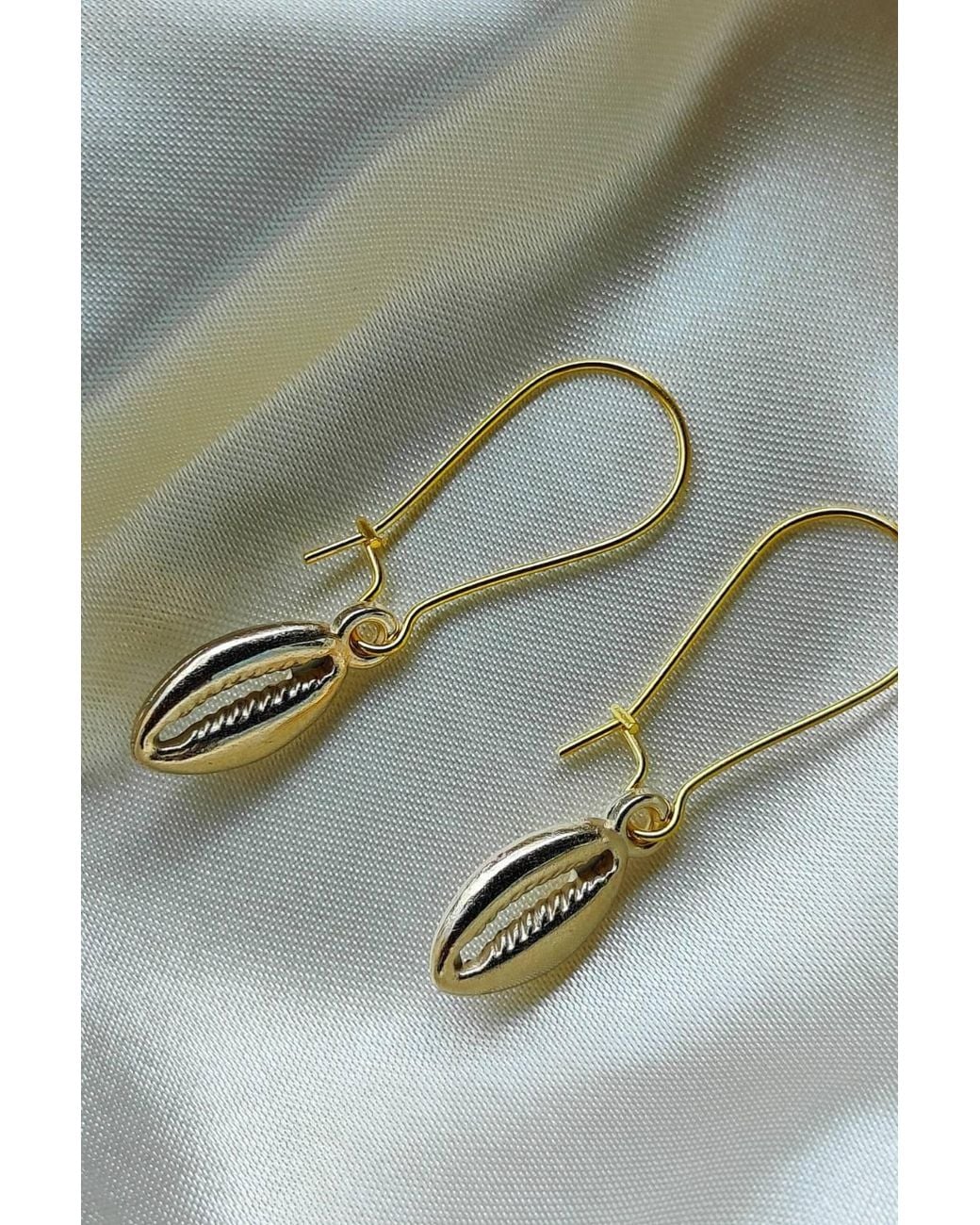 The Colourful Aura Gray Long Cowrie Sea Shell Charm Dangle Earrings