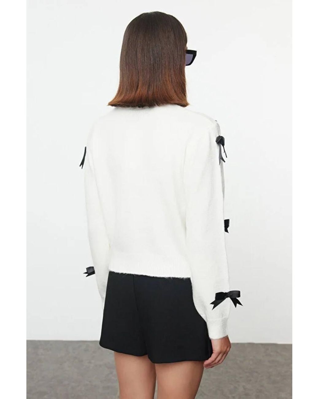 WOVCOR White Bow Detail Soft Textured Knit Sweater