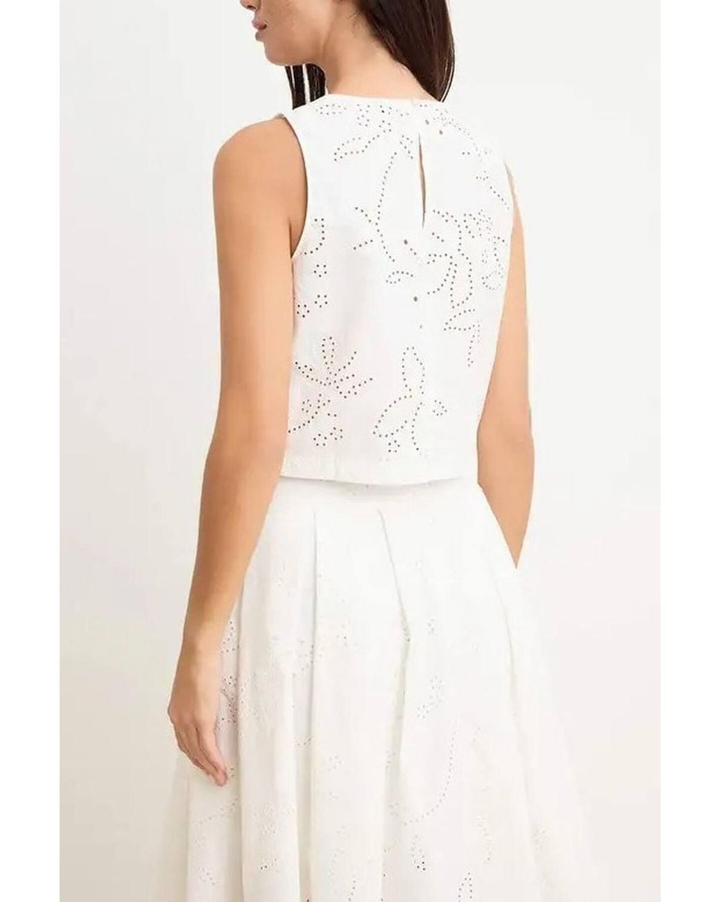 WOVCOR White Fisto Floral Embroidered Sleeveless Blouse