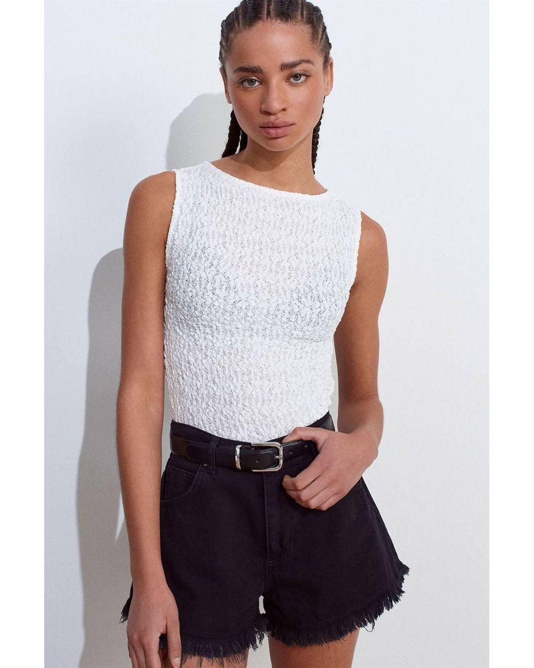 Dilvin White Fitted Sleeveless Lace-Knit Blouse