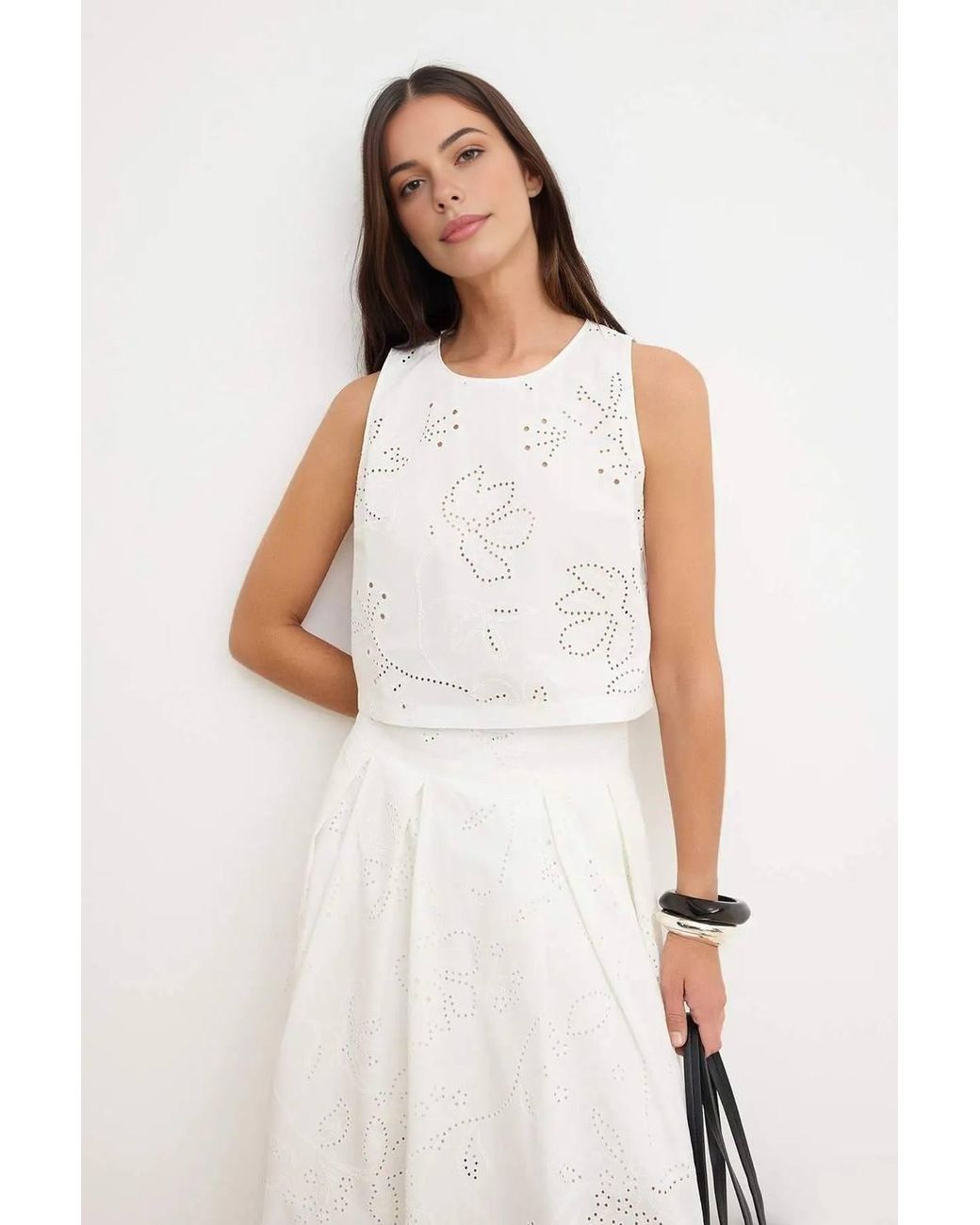 WOVCOR White Fisto Floral Embroidered Sleeveless Blouse