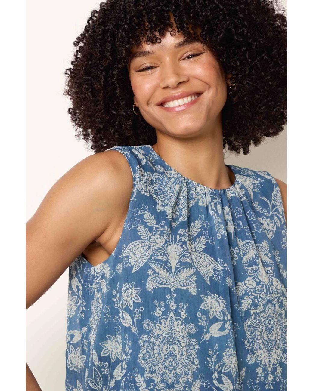 Blue Vanilla Blue Sleeveless Round Neck Blouse