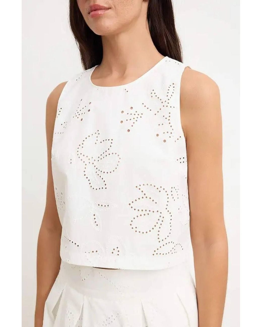 WOVCOR White Fisto Floral Embroidered Sleeveless Blouse