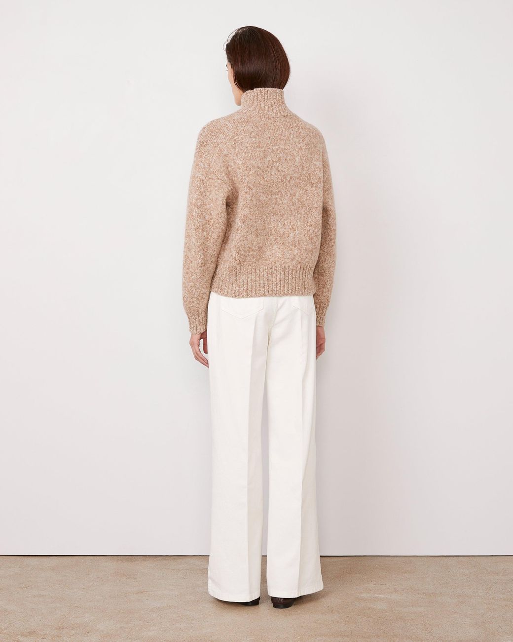 Pull Vesna Officine Generale en coloris White