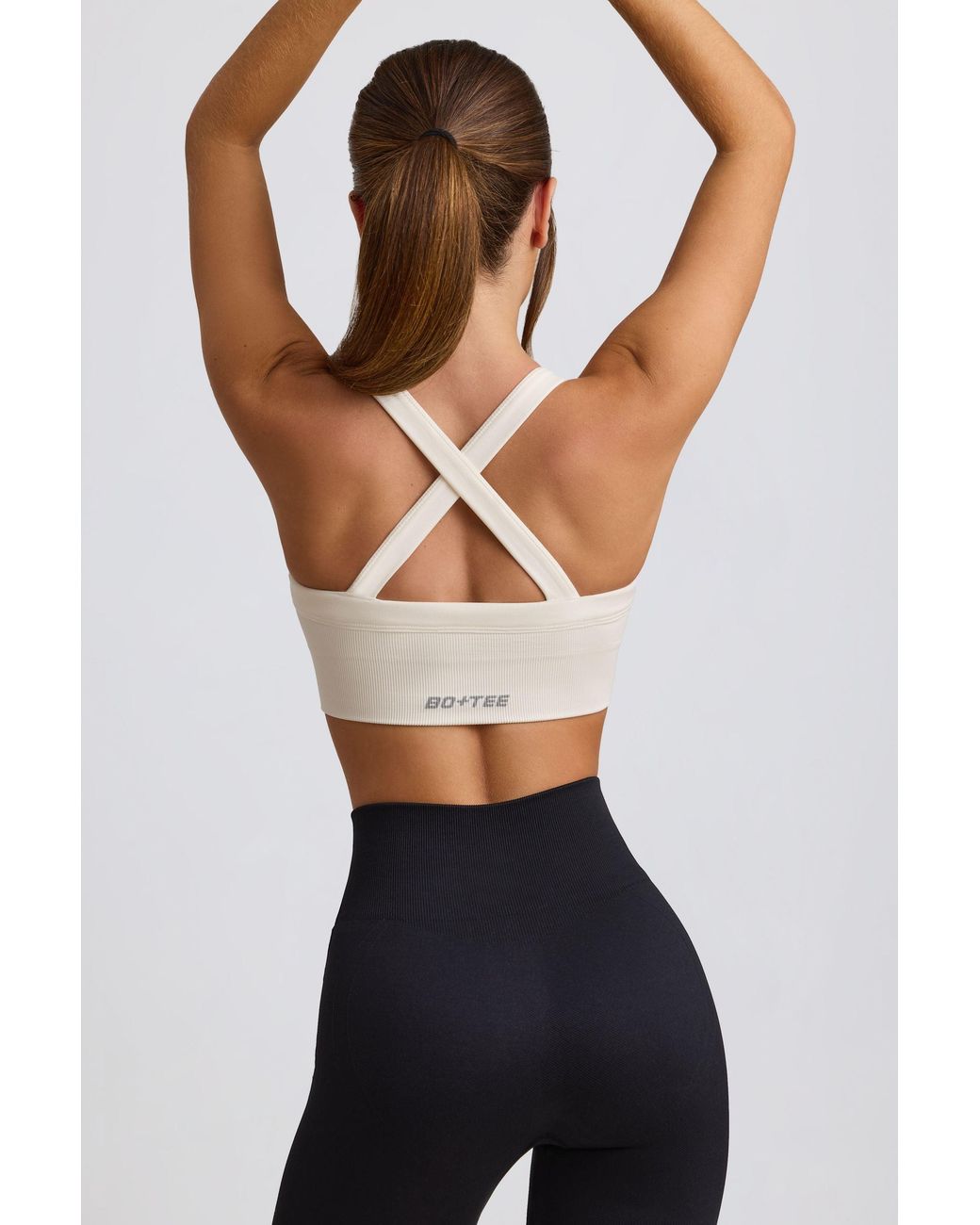BO+TEE White Super Sculpt Seamless Cross-Back Sports Bra