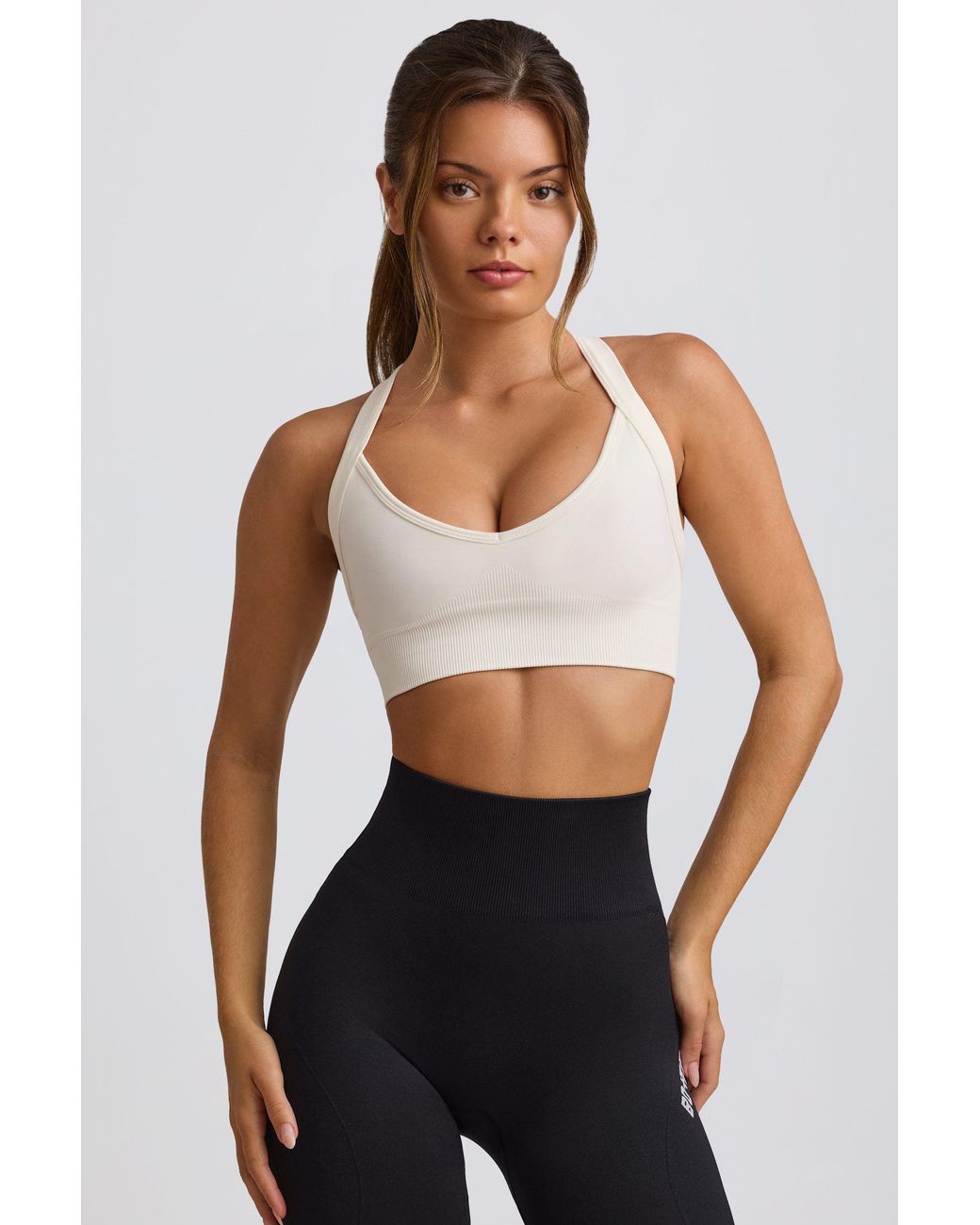 BO+TEE White Super Sculpt Seamless Cross-Back Sports Bra