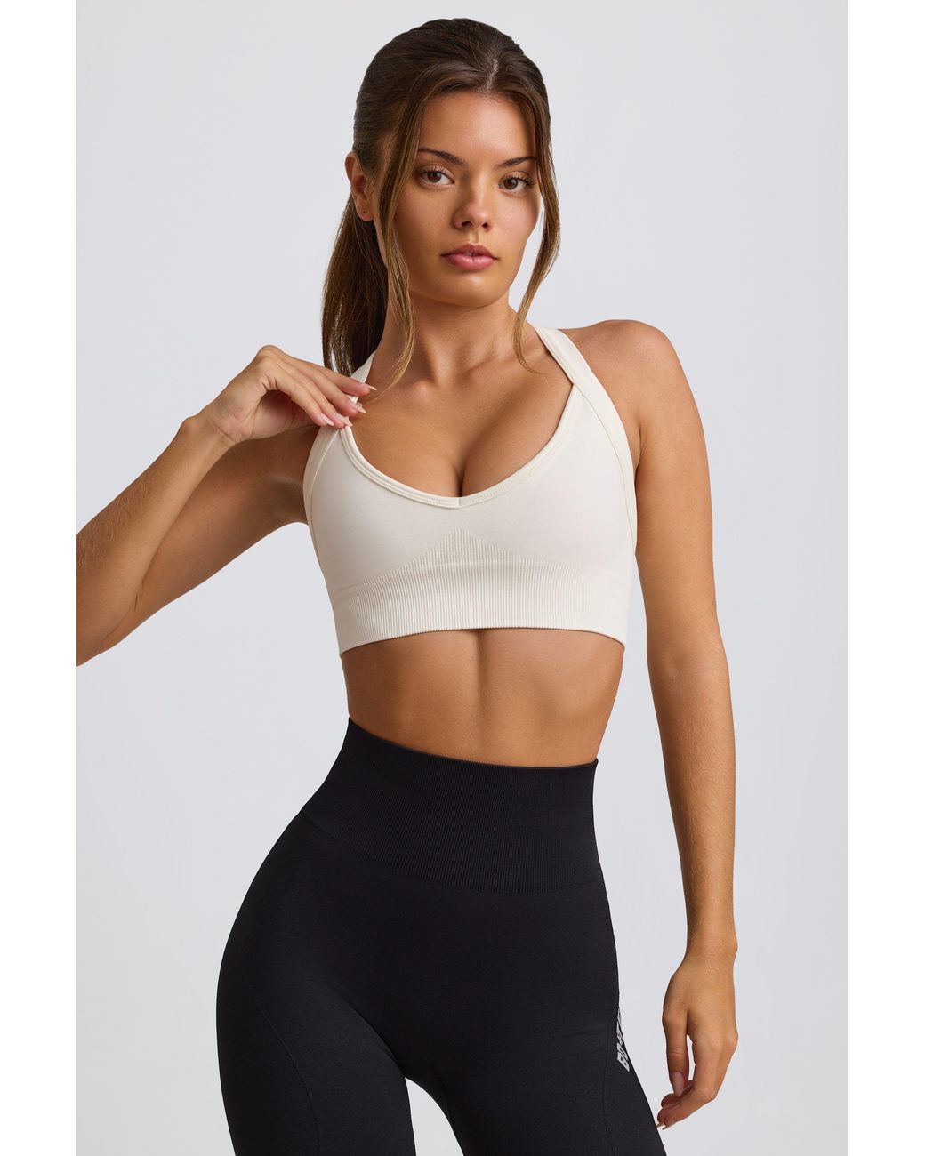 BO+TEE White Super Sculpt Seamless Cross-Back Sports Bra