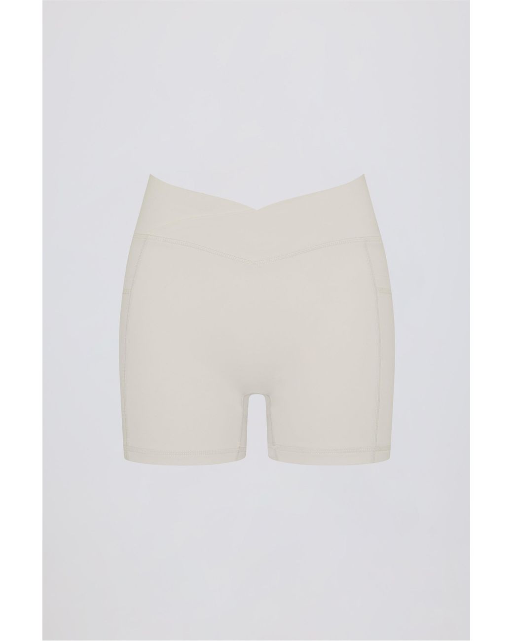 BO+TEE White Soft Active Pocket V-Waist Mini Shorts