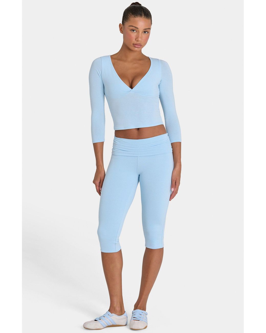 BO+TEE Blue Buttercloud Capri Leggings