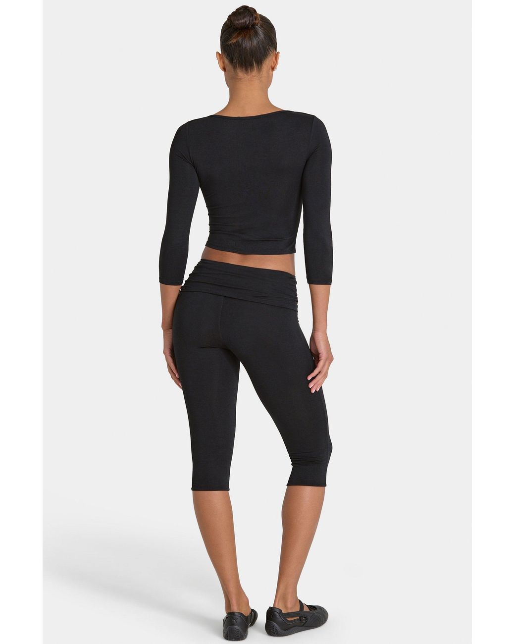 BO+TEE Black Buttercloud Capri Leggings