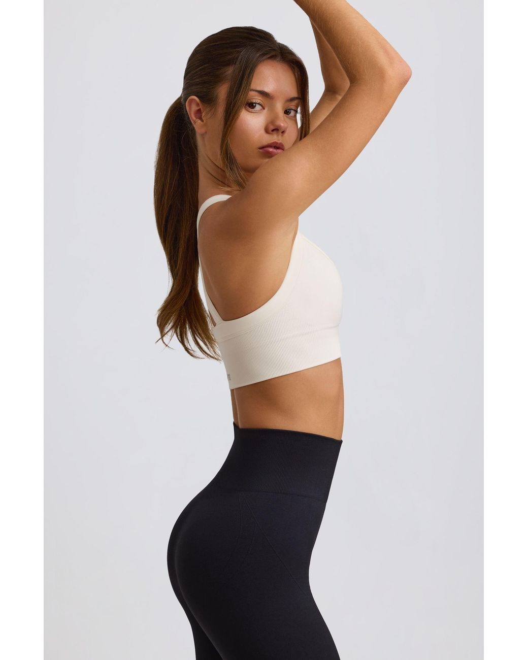 BO+TEE White Super Sculpt Seamless Cross-Back Sports Bra