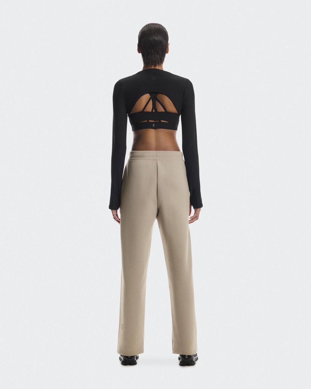 On Shoes Natural Focus Tech Sweatpants