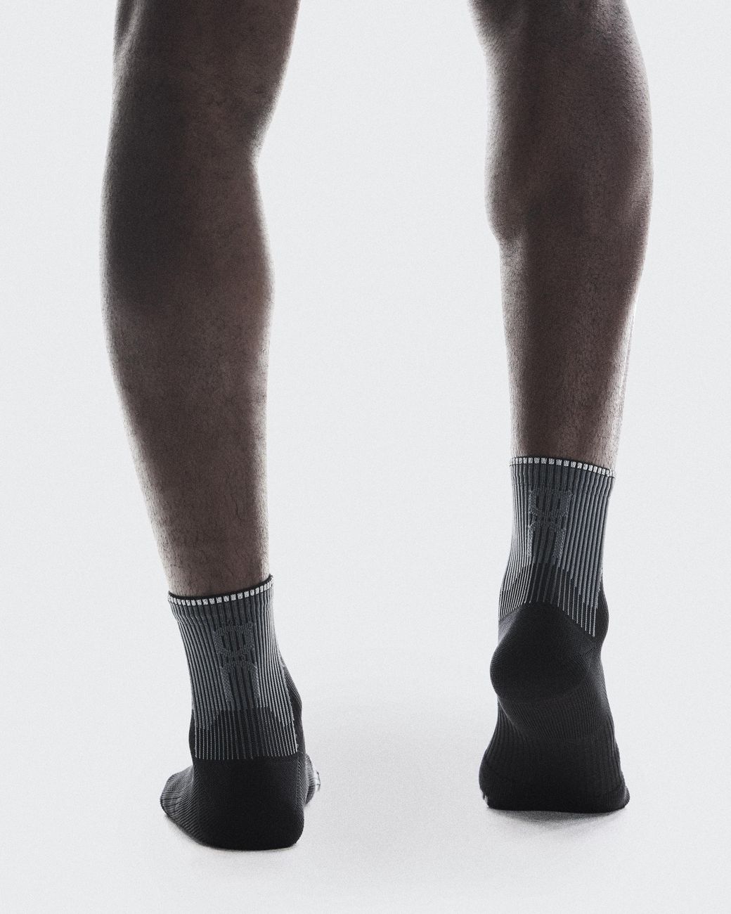 On Shoes Black Performance Run Sock Mid