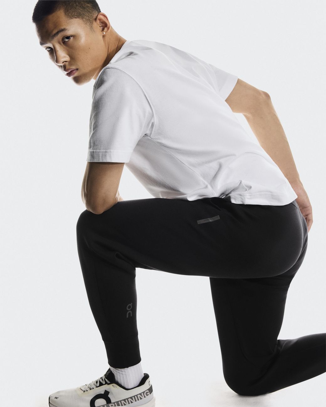 On Shoes White Focus Tech Sweatpants for men