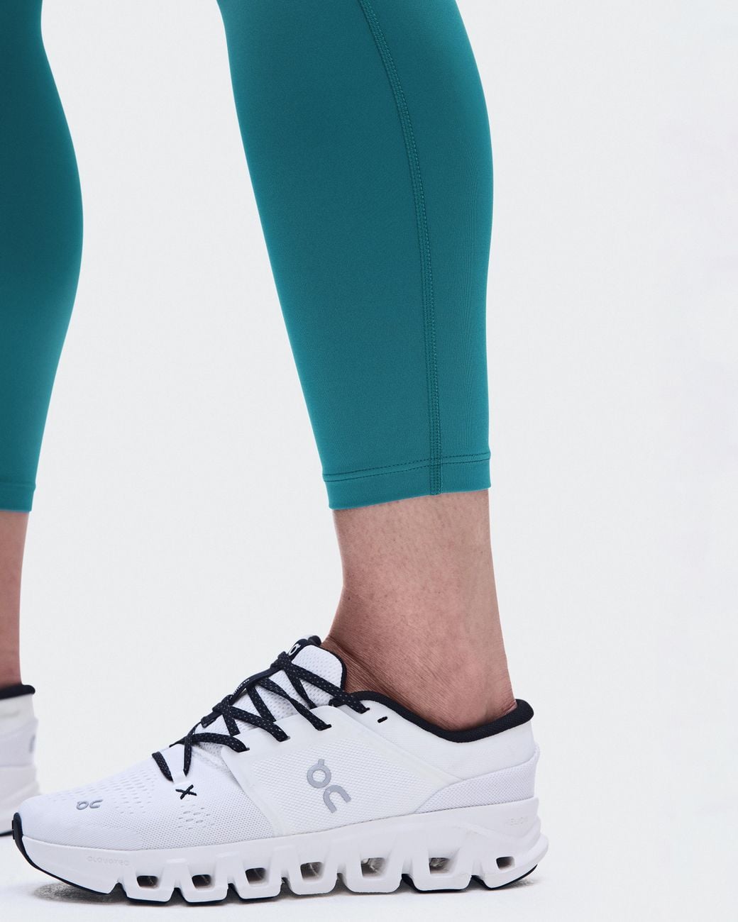 On Shoes Blue Train Tights 7/8