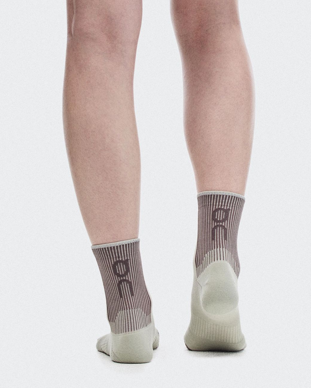 On Shoes White Performance Run Sock Mid