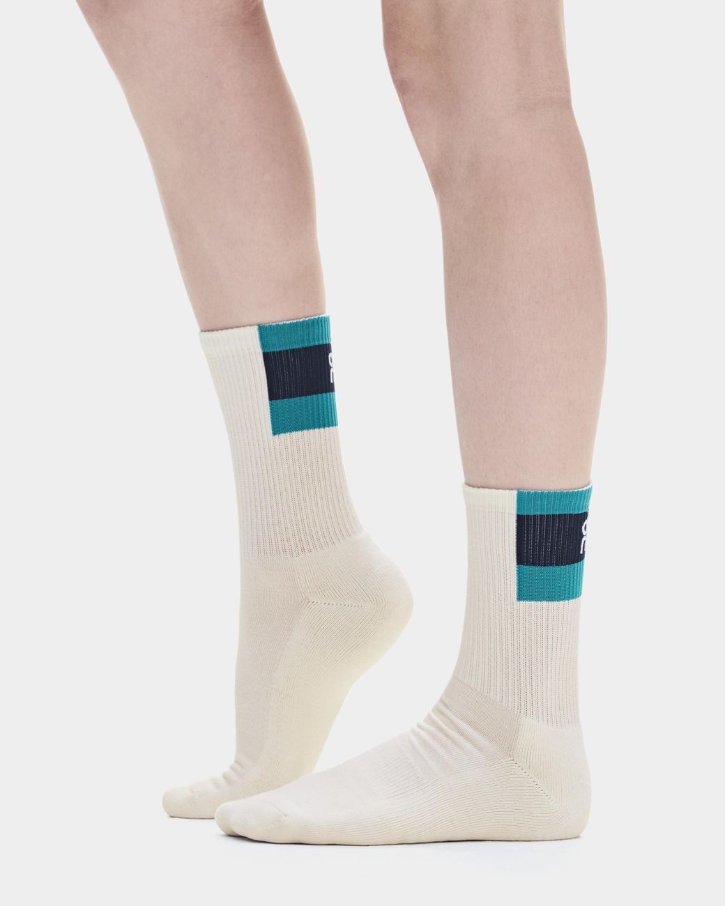 On Shoes White Courtside Sock High 2P