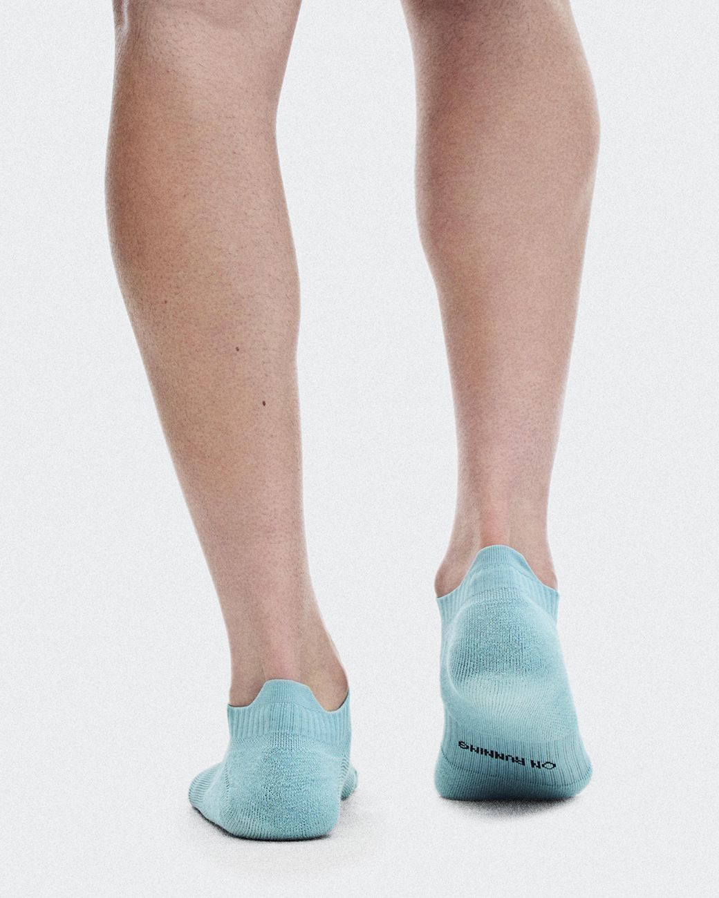 On Shoes White Core Run Sock Mid 2P