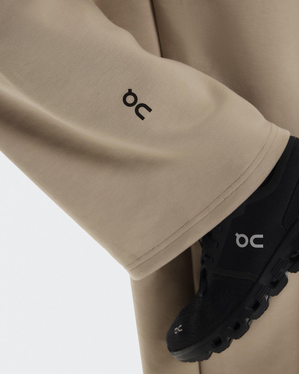 On Shoes Natural Focus Tech Sweatpants