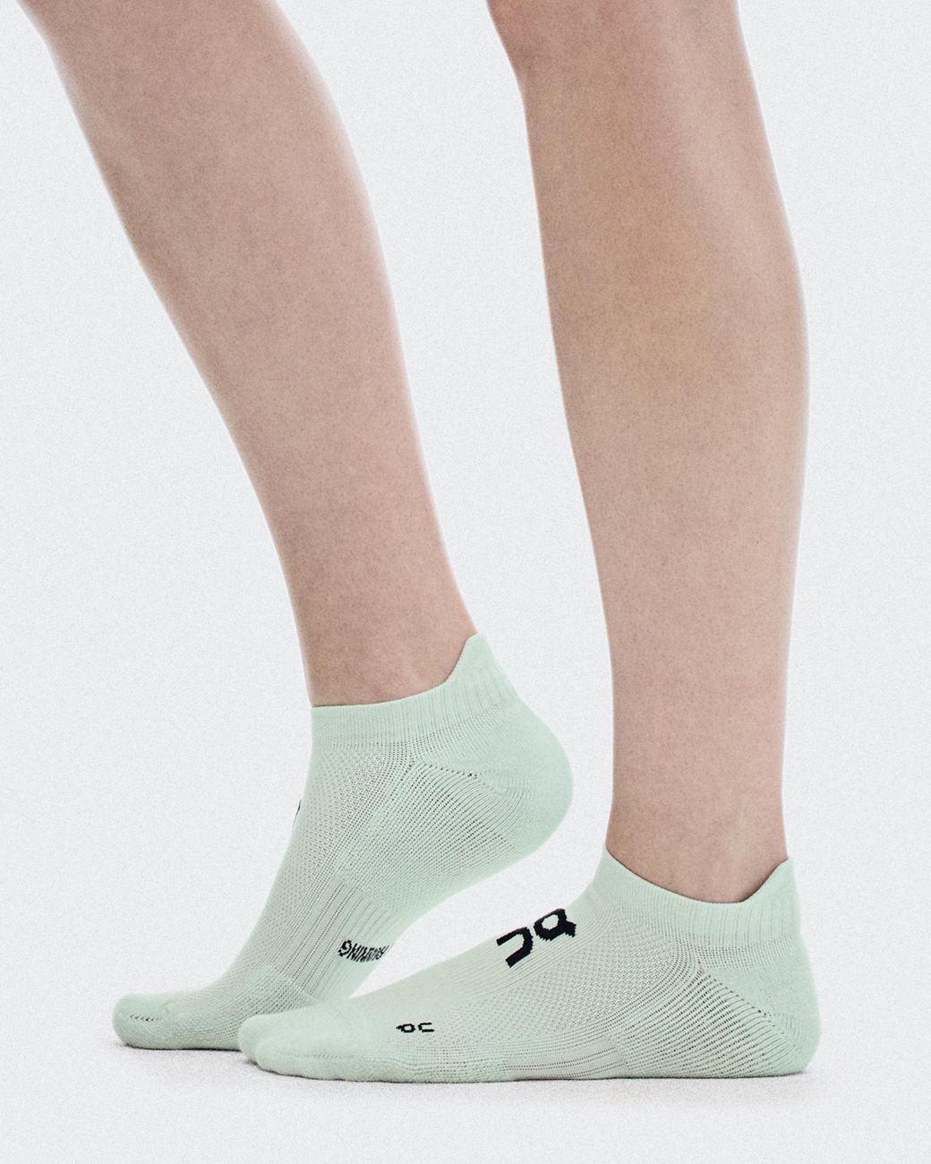 On Shoes White Core Run Sock Mid 2P