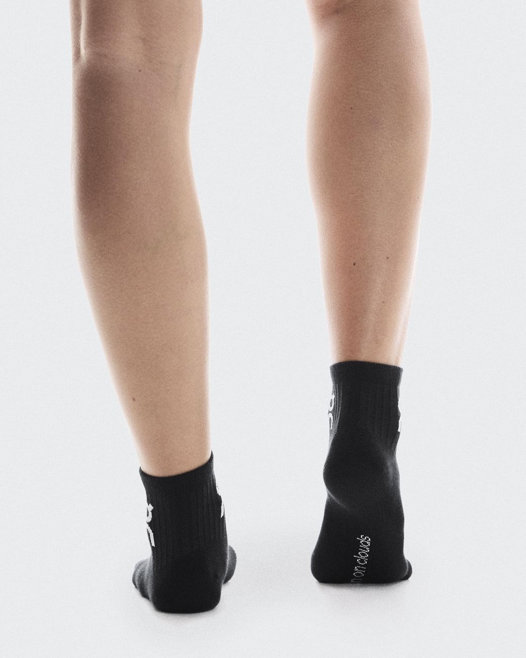 On Shoes White Logo Sock Mid 3P