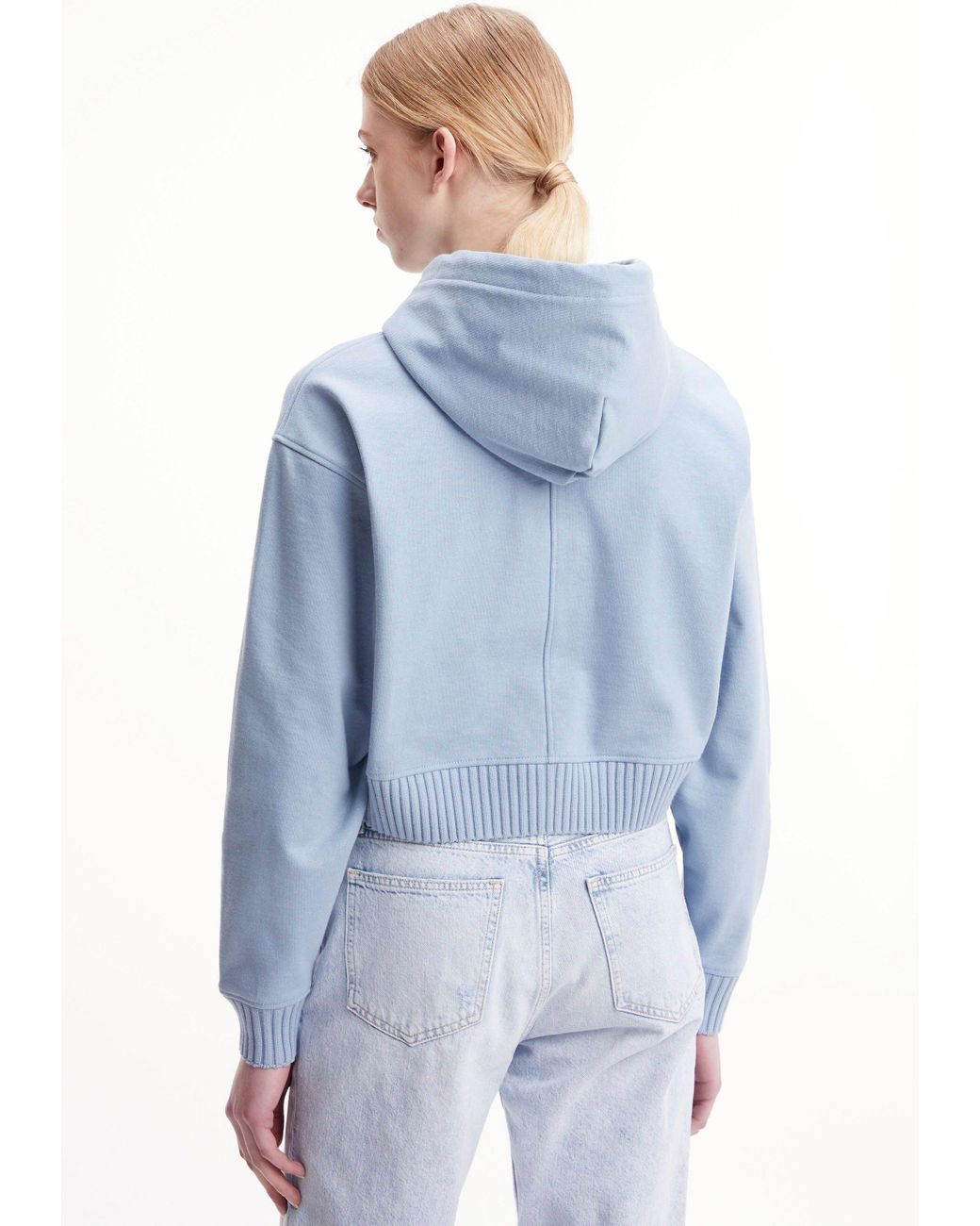 Calvin Klein Kapuzensweatshirt BADGE WIDE SLEEVES CROP HOODIE mit Calvin  Klein Markenlogo auf der Brust in Blau | Lyst DE