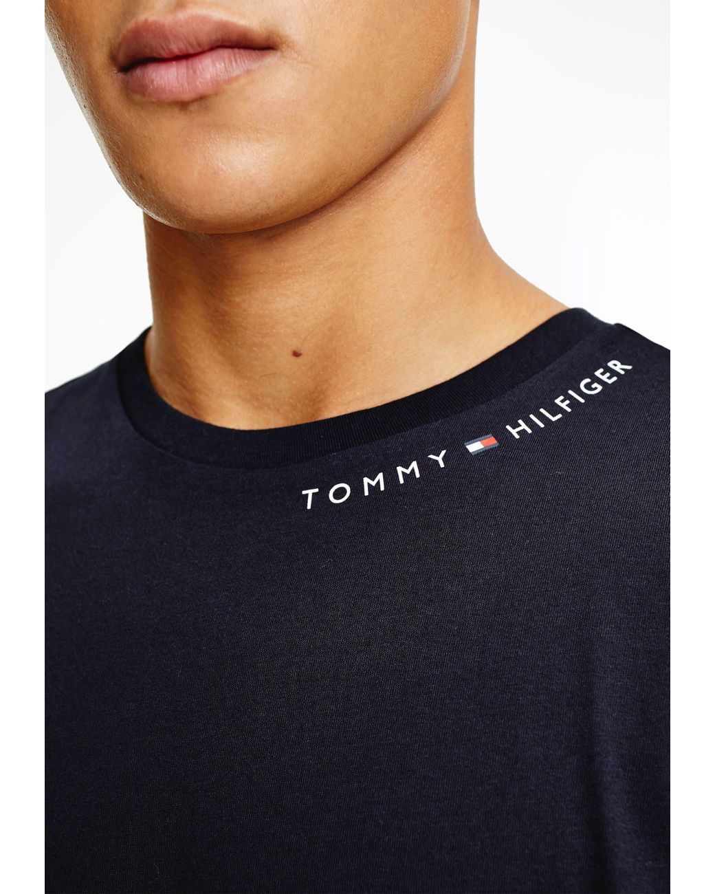 Tommy Hilfiger für DE MULTI Herren schlichten im T-Shirt TEE Lyst | in PLACEMENT Design Blau