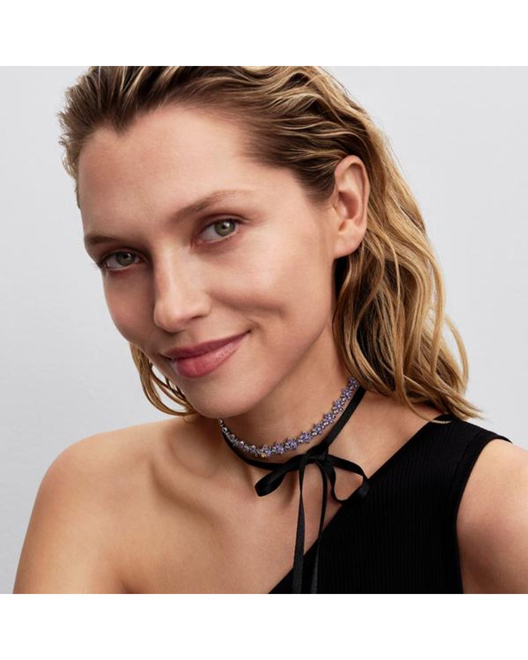 Pandora Bridgerton Herbarium En Bij Choker in het Black