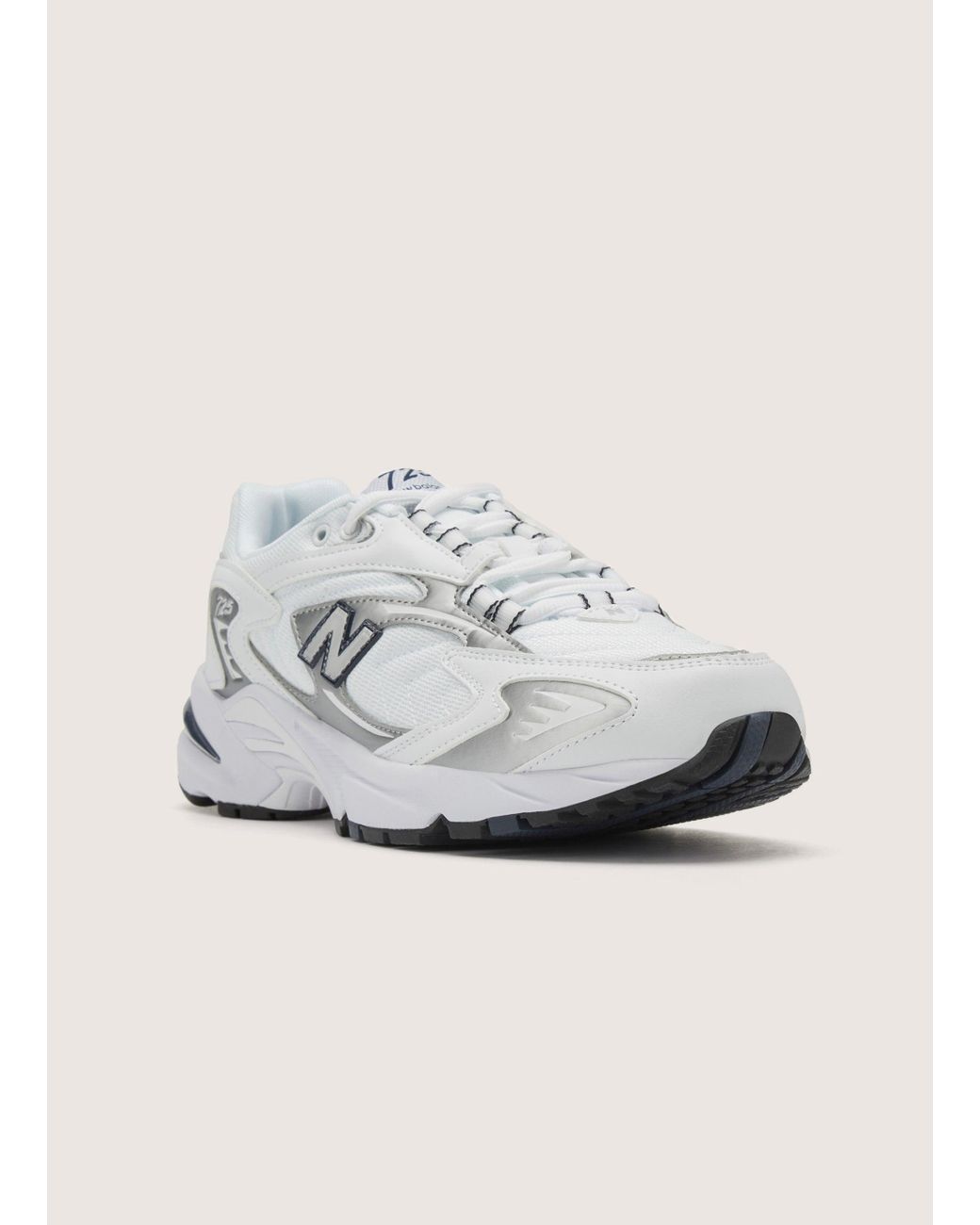 New Balance 725 Sneaker in White | Lyst