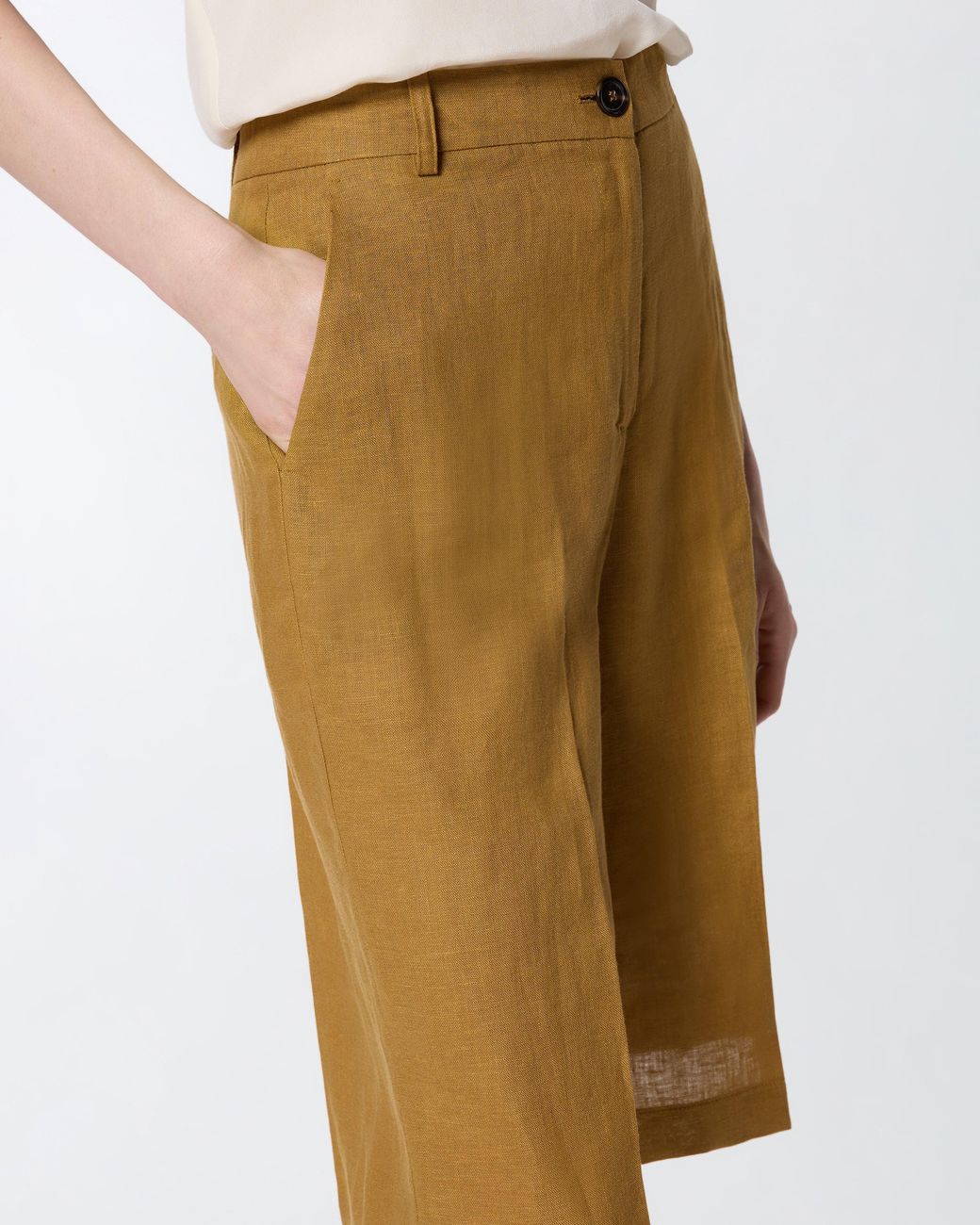 Pinko Natural Linen Bermuda Shorts With Pressed Pleat Detail
