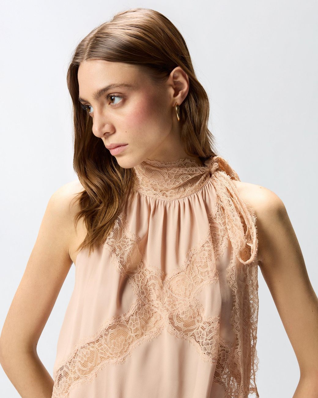 Top Con Scollo All'Americana E Pizzo di Pinko in White