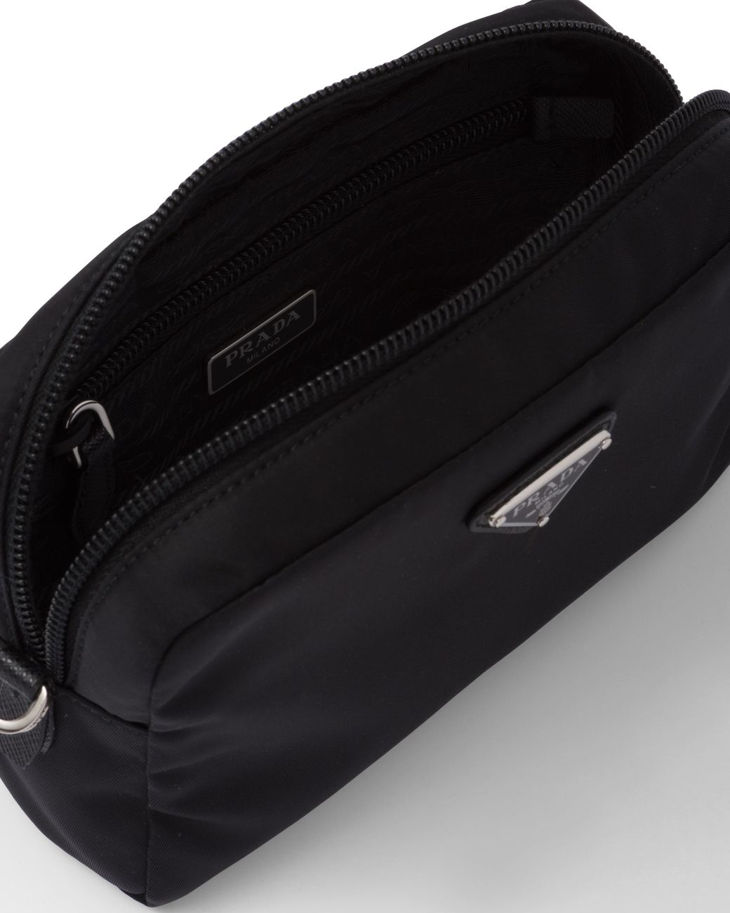 Prada Black Kleine Pouch Aus Re-Nylon, Damen