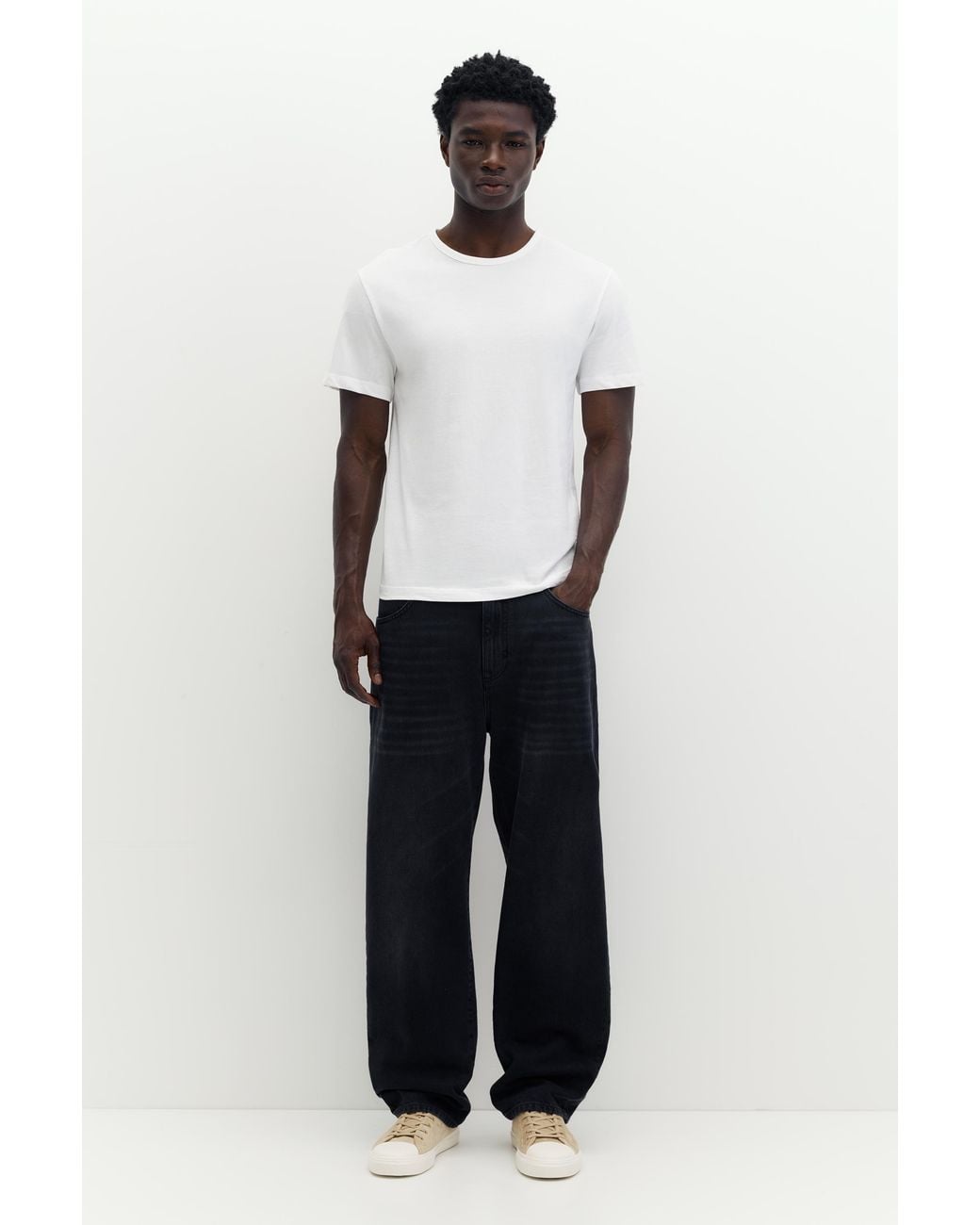 Pull&Bear White Basic Slim Fit T-Shirt for men