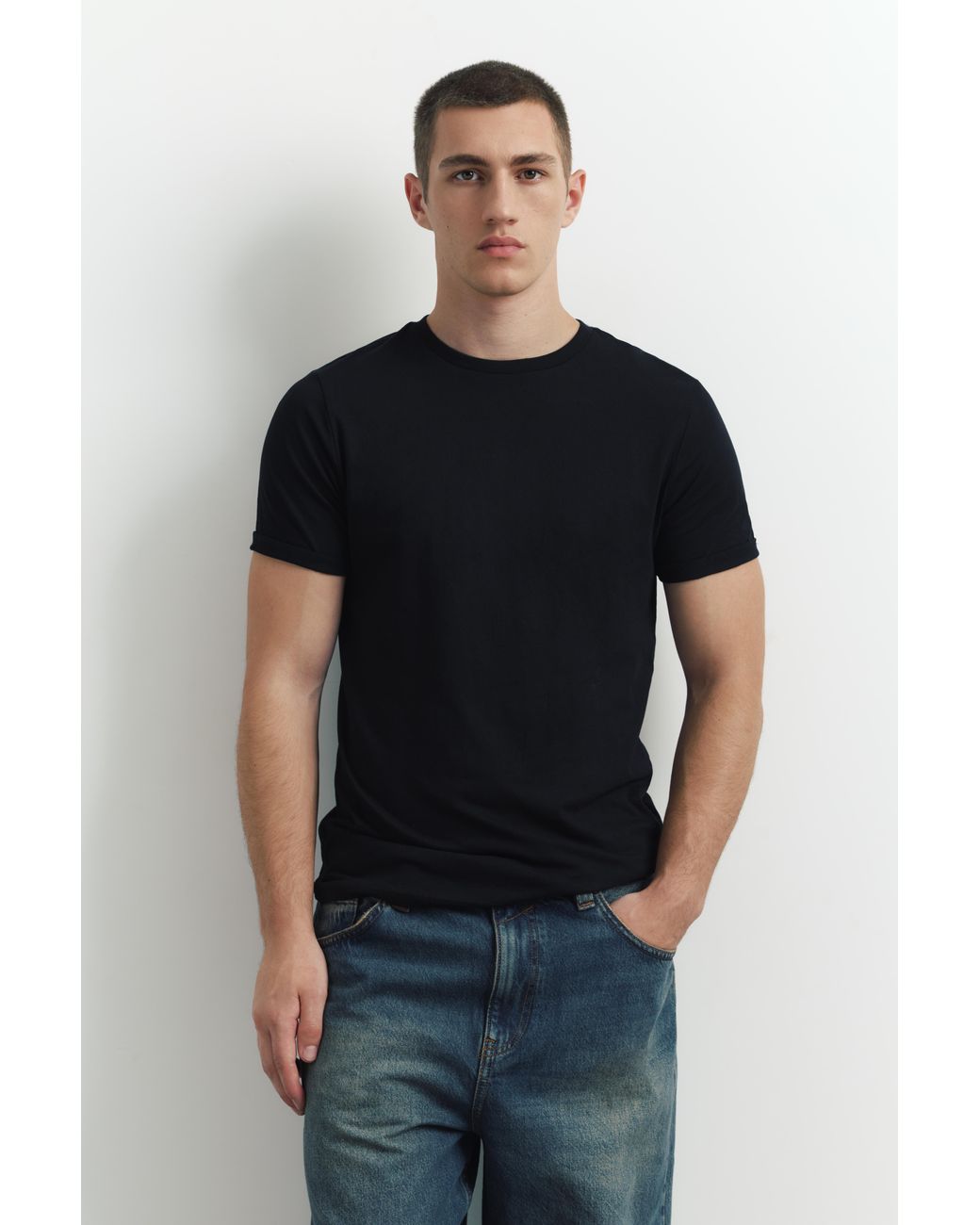 Pull&Bear Black Muscle Fit T-Shirt for men