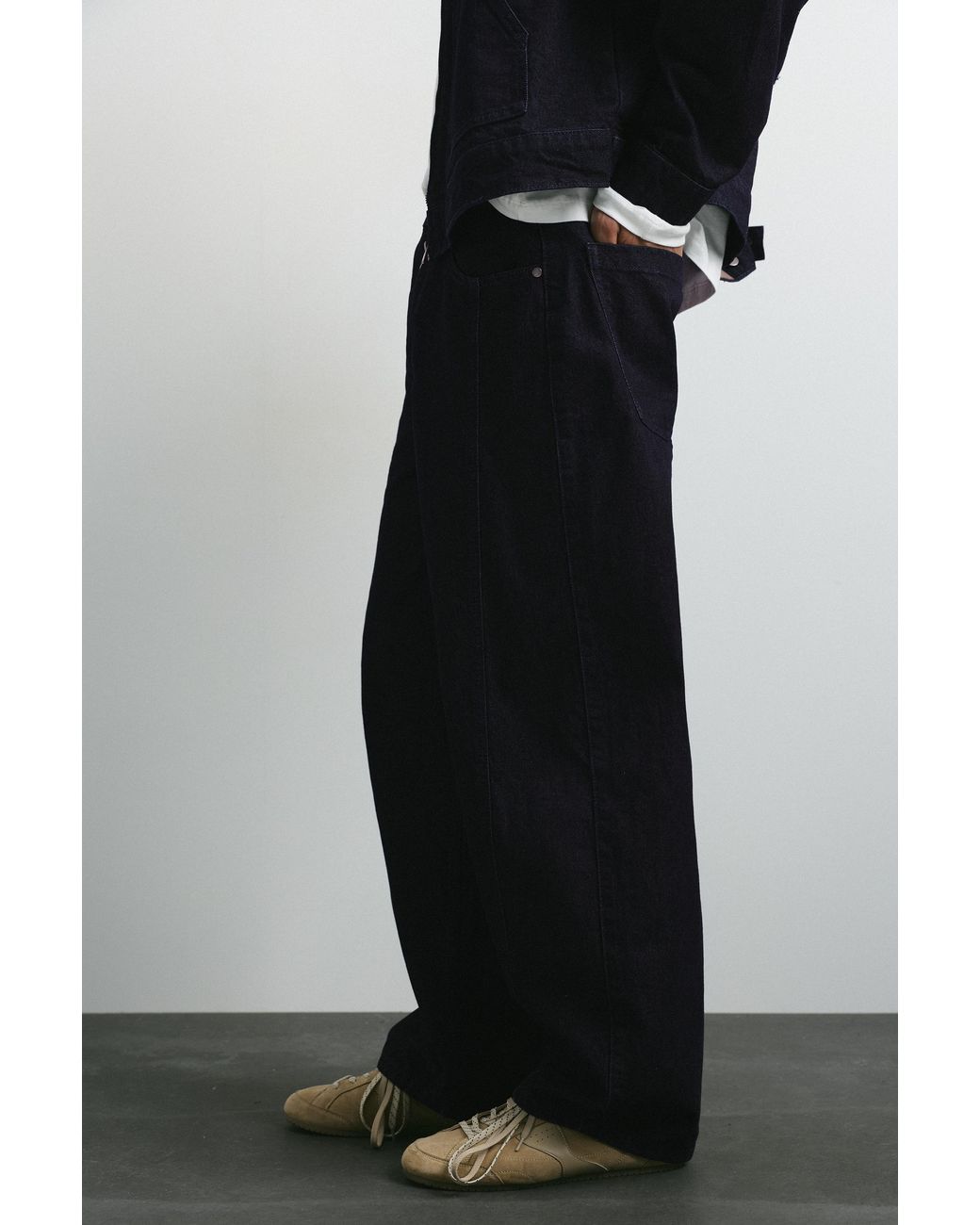 Pull&Bear Black Front Seam Barrel Jeans for men