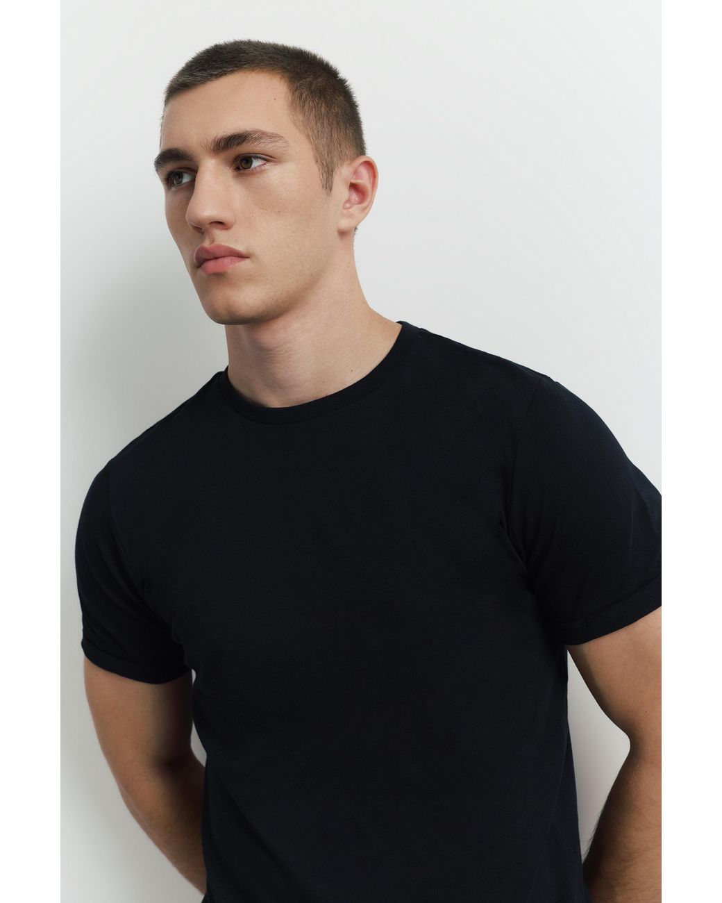 Pull&Bear Black Muscle Fit T-Shirt for men