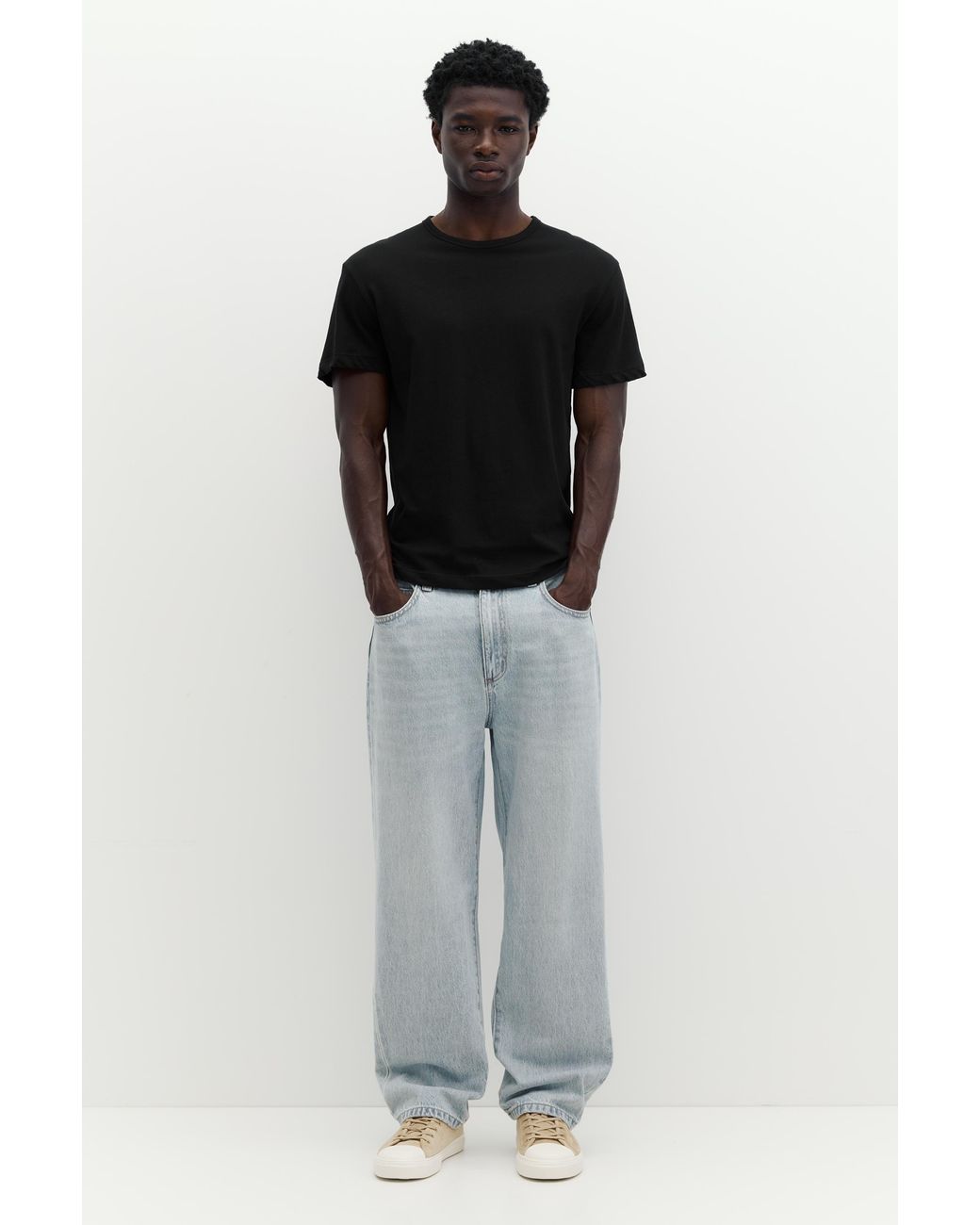 Pull&Bear Black Slim Fit Basic T-Shirt for men