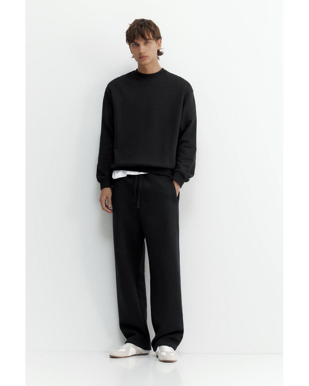 Pull&Bear Black Relaxed Fit Round Neck Sweatshirt for men