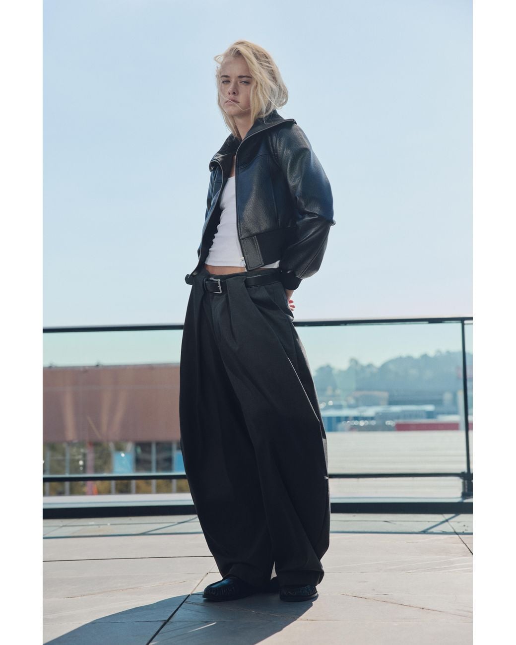 Pull&Bear Blue High-Waist Barrel Trousers With Pleats And Belt