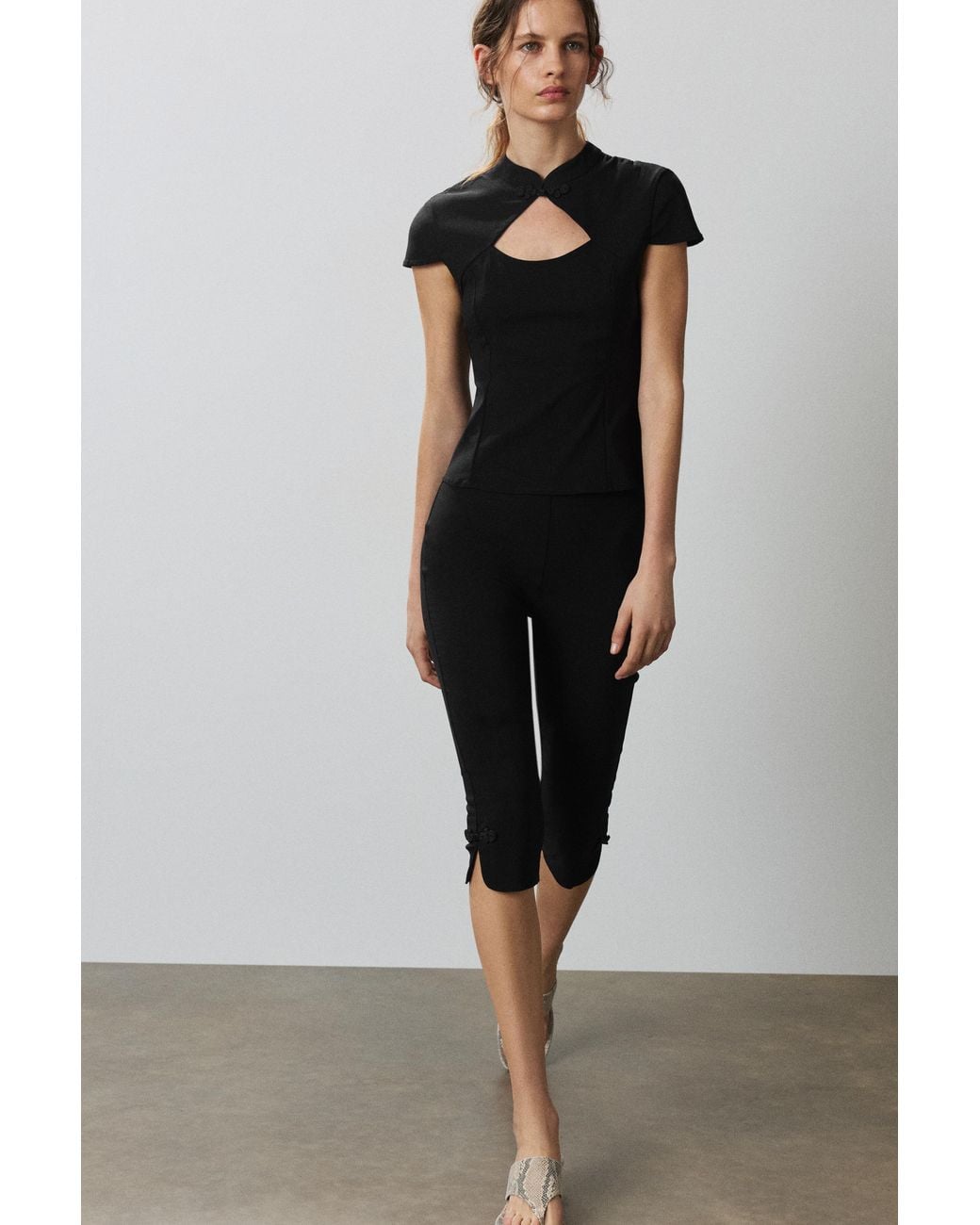 Pantaloni Capri Alamari di Pull&Bear in Black