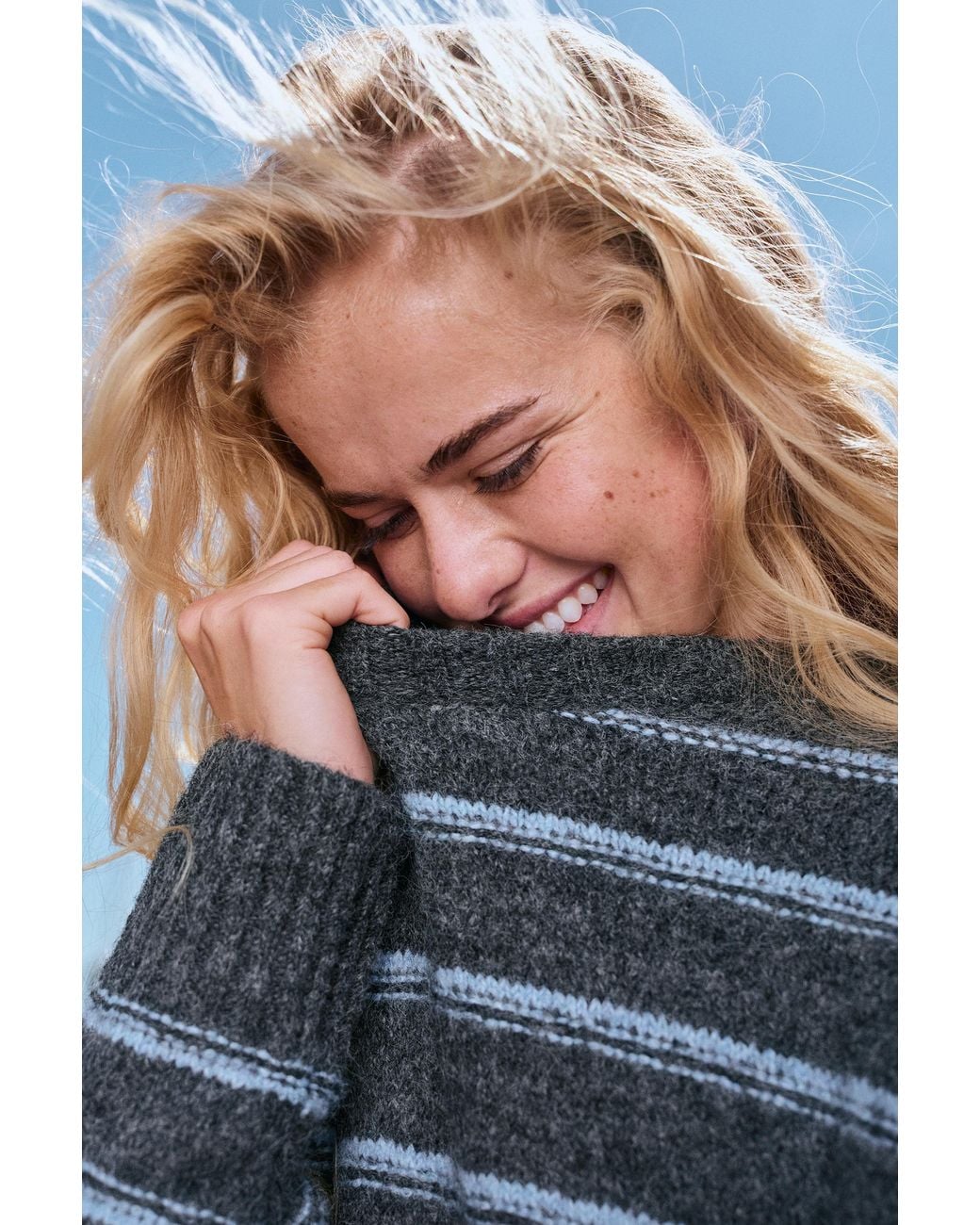 Pull&Bear Blue Gestreifter Strickpullover