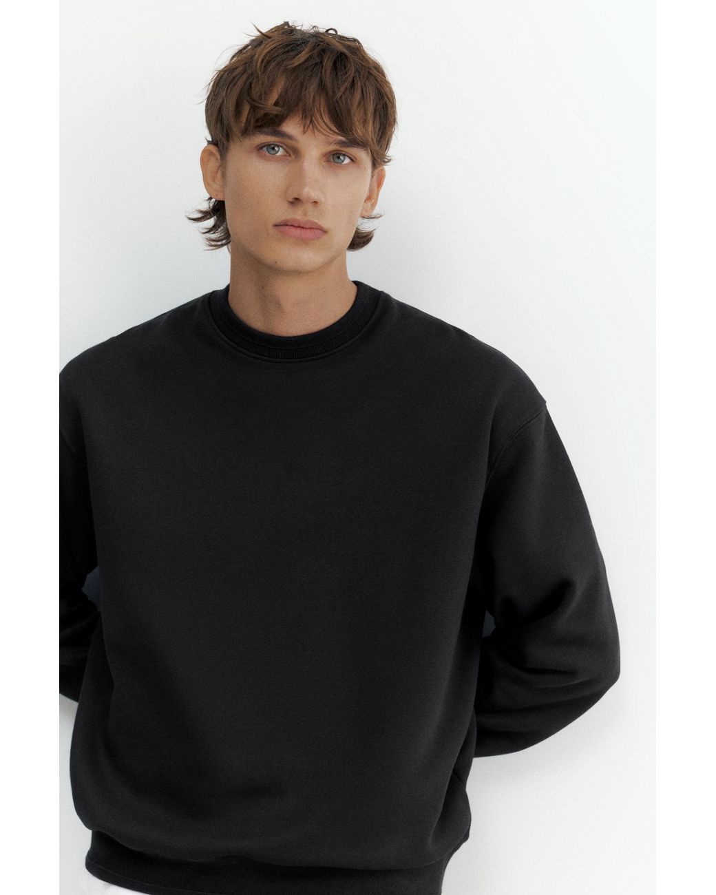Pull&Bear Black Relaxed Fit Round Neck Sweatshirt for men
