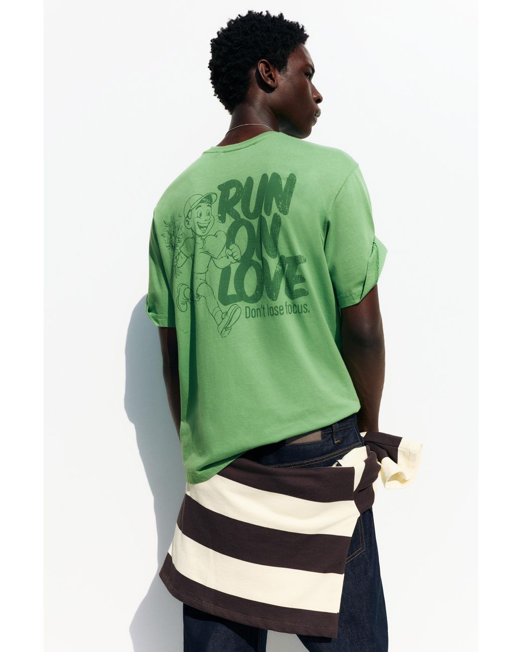 Pull&Bear Green Regular Fit Graphic Pocket T-Shirt for men