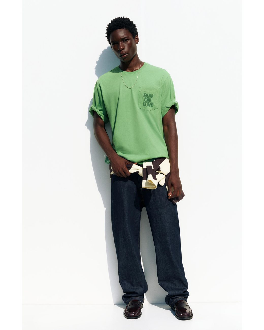 Pull&Bear Green Regular Fit Graphic Pocket T-Shirt for men