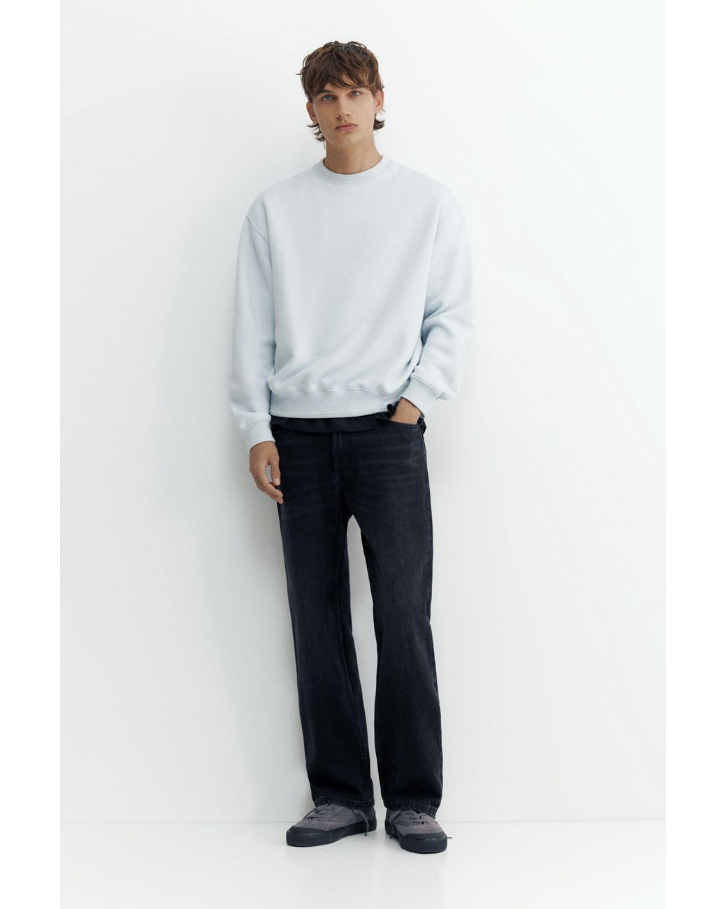 Pull&Bear White Relaxed Fit Round Neck Sweatshirt for men
